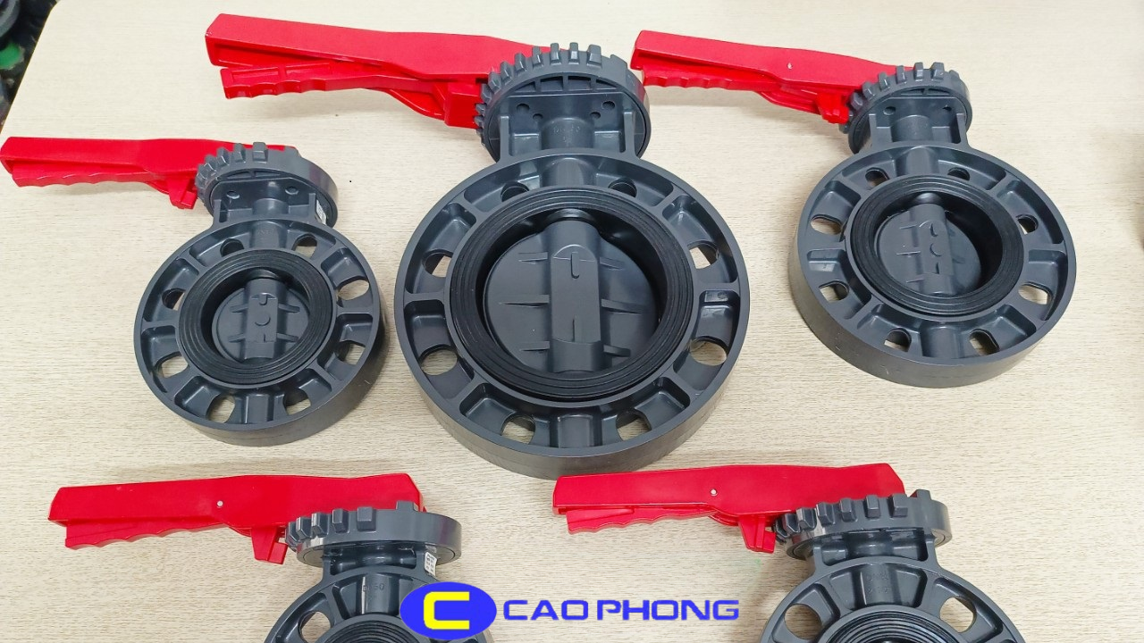 Cận cảnh sản phẩm van bướm nhựa UPVC Jumpanny loại tay gạt